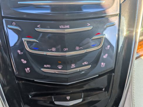 Used 2017 Cadillac Escalade Premium Luxury image 20