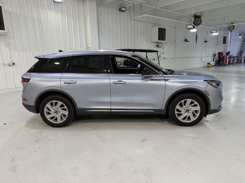 Used 2022 Lincoln Corsair FWD w/ Rear Removable Package Tray image 6