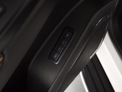 Used 2020 Chevrolet Suburban Premier image 32