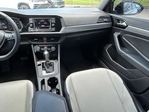 Used 2019 Volkswagen Jetta R-Line w/ R-Line Cold Weather Package FWD image 11