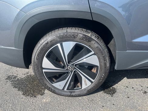 Certified 2025 Volkswagen Taos SE AWD/4WD image 33