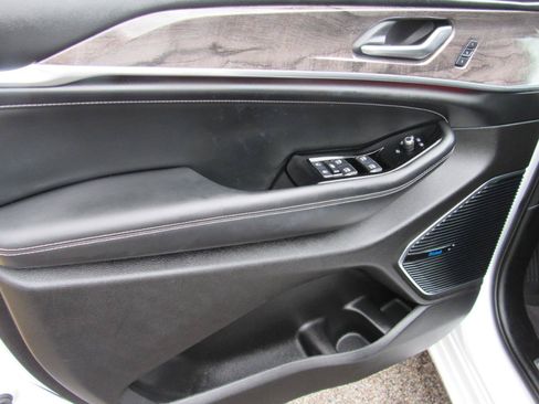 Used 2022 Jeep Grand Cherokee Overland AWD/4WD image 15