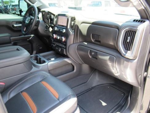 Used 2022 GMC Sierra 1500 AT4 w/ AT4 Premium Package AWD/4WD image 11
