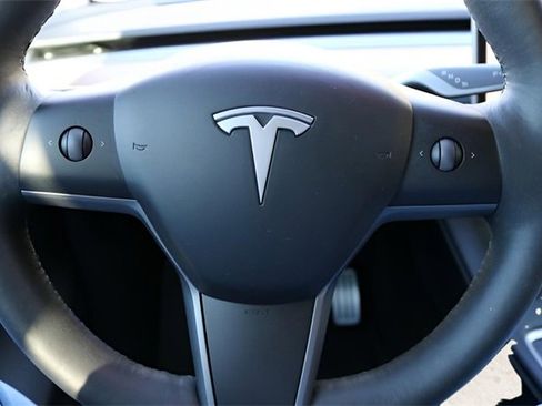 Used 2023 Tesla Model Y Performance image 22