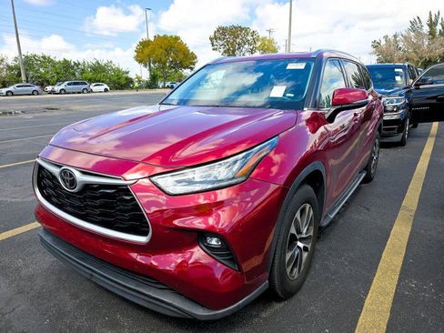Used 2020 Toyota Highlander XLE image 5