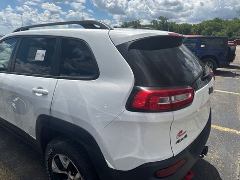 Used 2016 Jeep Cherokee Trailhawk w/ Cold Weather Group AWD/4WD image 20