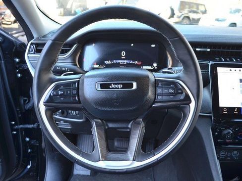 Used 2023 Jeep Grand Cherokee Altitude image 19