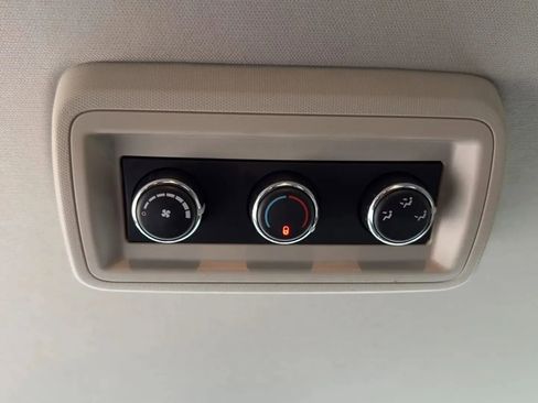 Used 2018 Dodge Grand Caravan SE image 28