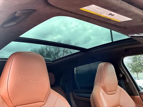 Used 2023 Porsche Cayenne Turbo image 13