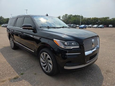 Used 2022 Lincoln Navigator L Reserve image 11