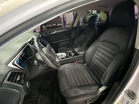 Used 2016 Ford Fusion SE FWD image 17