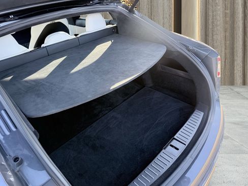 Used 2021 Tesla Model S Plaid image 9