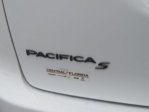 Used 2021 Chrysler Pacifica Touring-L w/ Premium & Safety Sphere Group FWD image 13