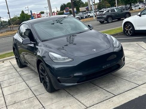 Used 2024 Tesla Model Y Long Range AWD/4WD image 5