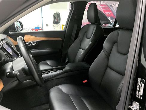 Used 2024 Volvo XC90 B6 Plus image 11