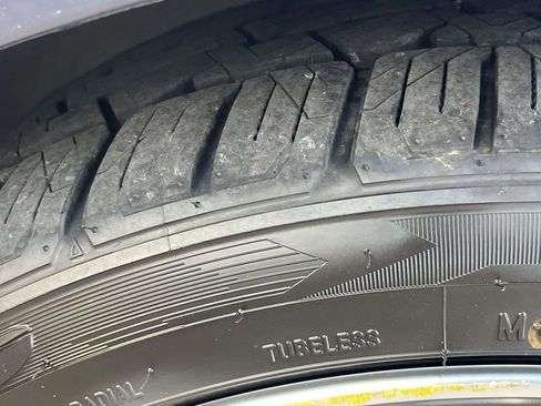 Used 2023 Genesis G70 2.0T image 13