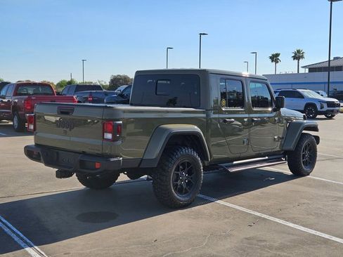 Used 2025 Jeep Gladiator Sport image 5