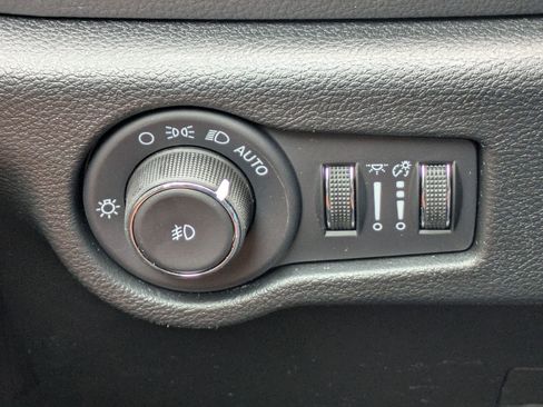 New 2026 Chrysler Pacifica Pinnacle image 18