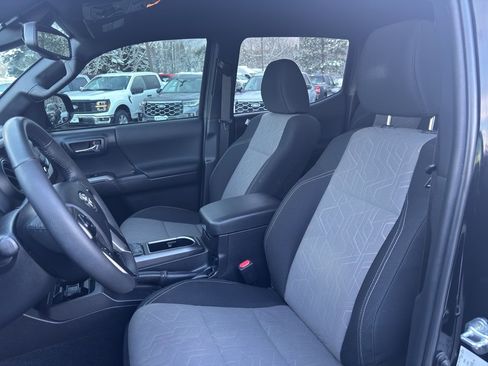 Used 2023 Toyota Tacoma TRD Off-Road image 15