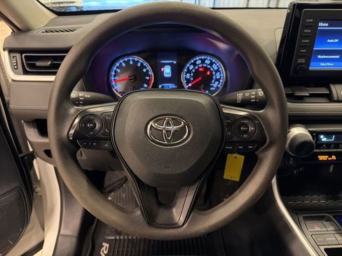Used 2019 Toyota RAV4 LE image 12