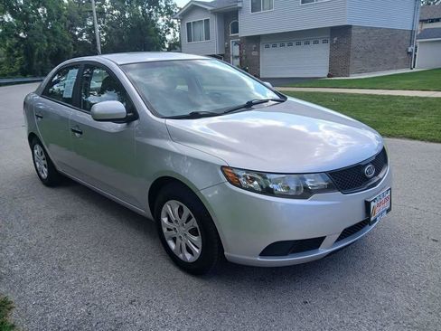 Used 2010 Kia Forte LX w/ Convenience Pkg FWD image 4