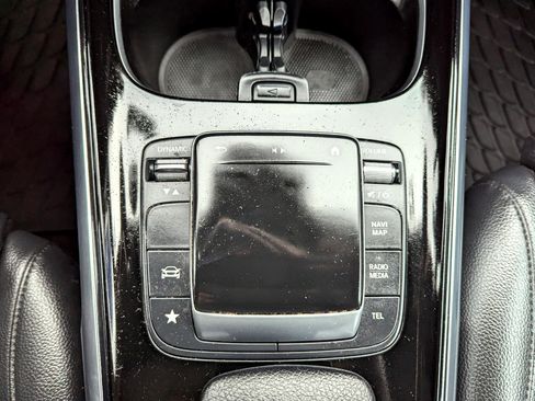 Used 2021 Mercedes-Benz GLB 250 4MATIC image 25