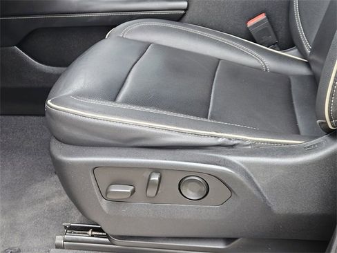 Used 2022 GMC Yukon SLT w/ SLT Premium Package image 24