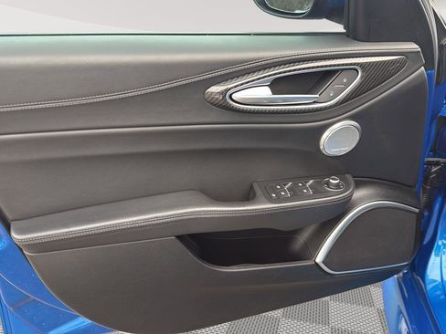 Used 2018 Alfa Romeo Giulia Quadrifoglio w/ Driver Assist Dynamic Package image 16