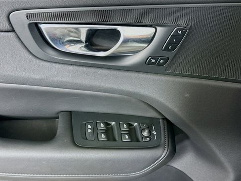 Used 2025 Volvo XC60 B5 Plus image 15