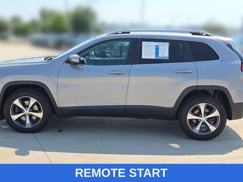 Used 2019 Jeep Cherokee Limited AWD/4WD image 2