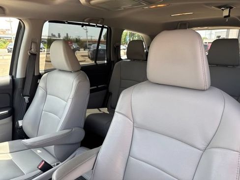 Used 2017 Honda Pilot Touring image 10