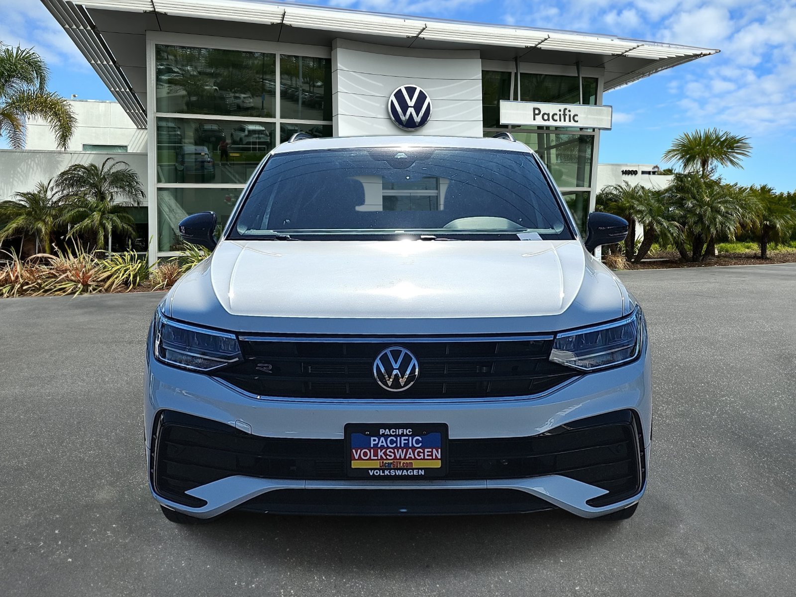 Certified 2023 Volkswagen Tiguan SE R-Line AWD/4WD image 2