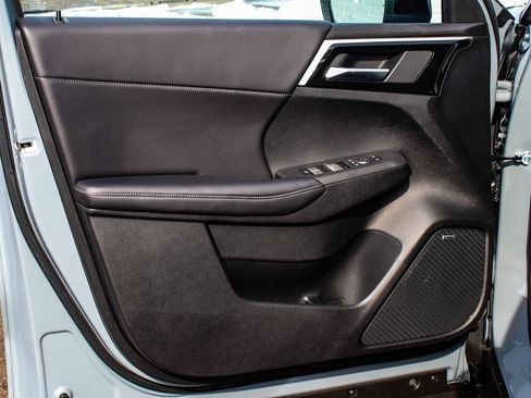 New 2026 Mitsubishi Outlander AWD image 8