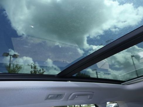 Used 2026 Volkswagen Taos SE image 28