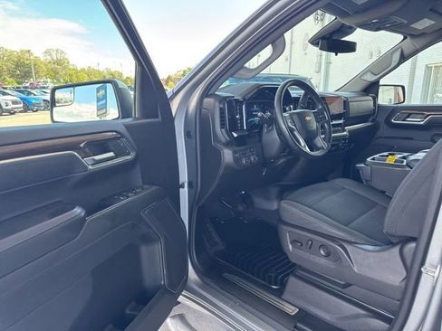 Used 2024 Chevrolet Silverado 1500 LT AWD/4WD image 7