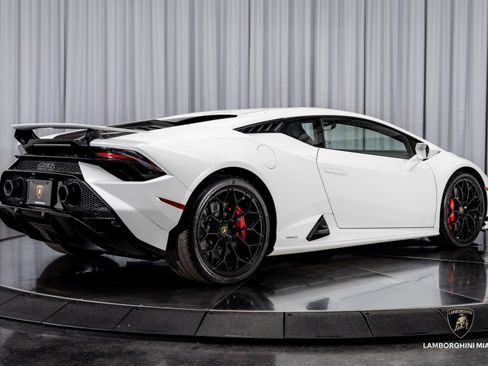Used 2024 Lamborghini Huracan Tecnica image 21