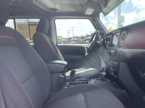 Used 2023 Jeep Wrangler Unlimited Rubicon w/ Cold Weather Group AWD/4WD image 39