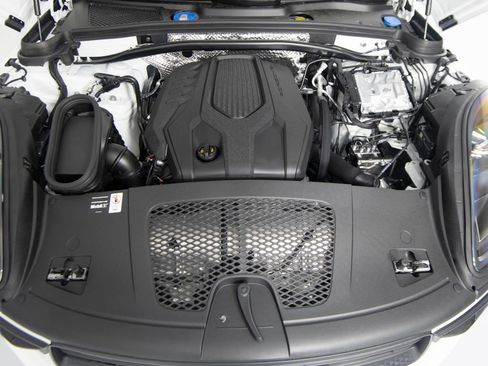 New 2026 Porsche Macan AWD/4WD image 39