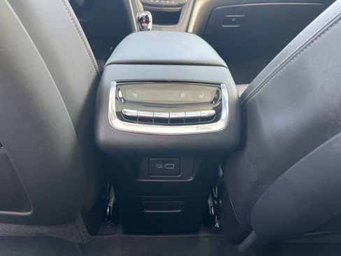 Used 2025 Cadillac XT6 Premium Luxury image 41