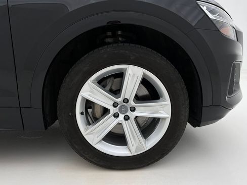 Used 2019 Audi Q8 Premium w/ Convenience Package image 34
