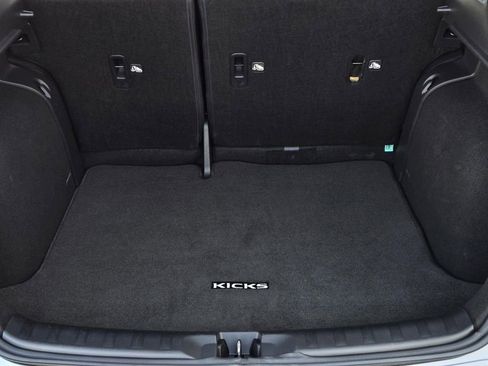 Used 2023 Nissan Kicks SV image 9