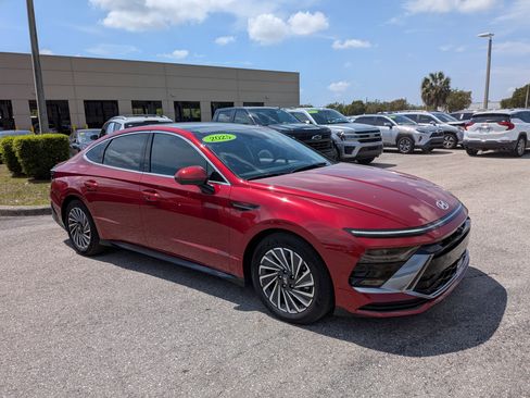 Used 2025 Hyundai Sonata Limited image 2