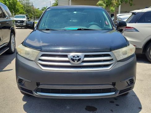 Used 2013 Toyota Highlander FWD image 2