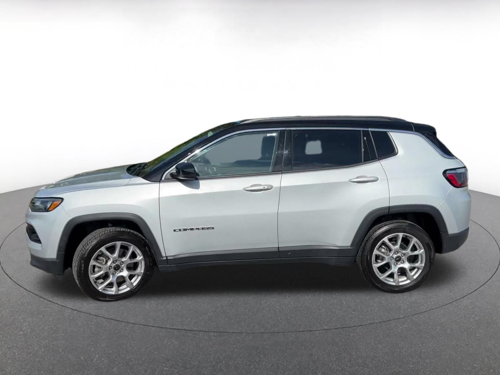 Used 2025 Jeep Compass Limited AWD/4WD image 8