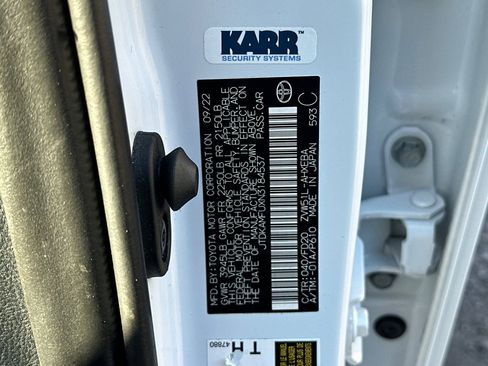 Used 2022 Toyota Prius LE image 27