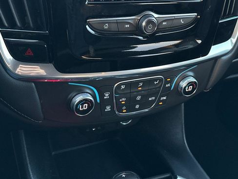 Used 2020 Chevrolet Traverse LT w/ LPO, Black Accent Package image 24