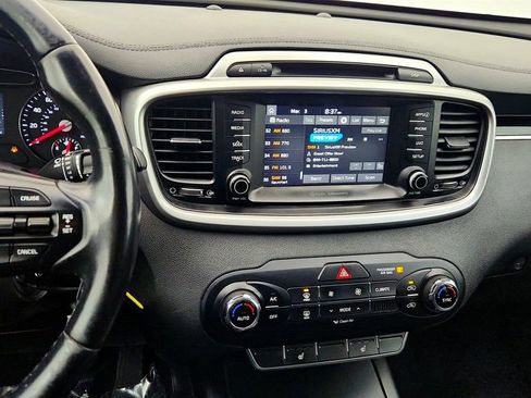 Used 2017 Kia Sorento LX w/ LX Convenience Package image 17