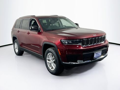 Used 2023 Jeep Grand Cherokee L Laredo w/ Luxury Tech Group I AWD/4WD image 3