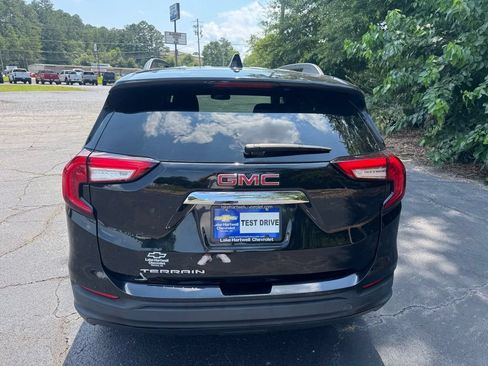 Certified 2022 GMC Terrain SLE w/ Driver Convenience Package FWD image 4