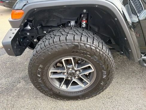 Used 2025 Jeep Gladiator Mojave AWD/4WD image 3